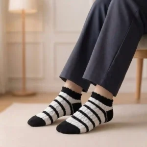 شراب أنكل حريمي قصير مضلع | أسود بخطوط عرضية بارزة باللون الأبيض