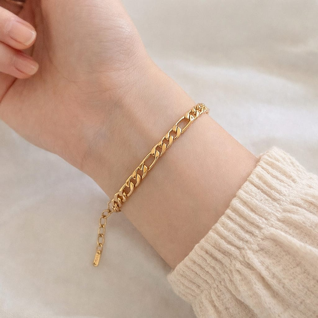 أسورة ستانلس ستيل دهبي بتصميم سلسلة فيجارو