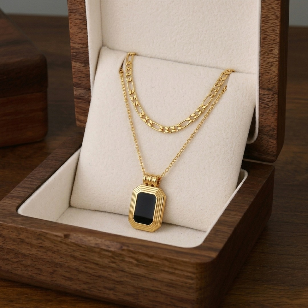 سلسلة ستانلس ستيل دهبي بدلاية سوداء بتصميم مزدوج