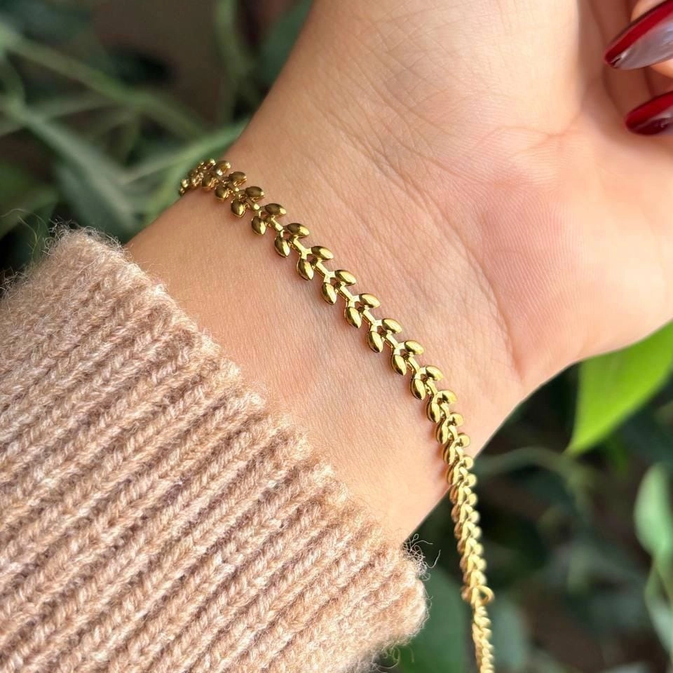 أسورة ستانلس ستيل بتصميم أوراق ذهبية رفيعة